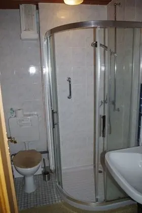 Tek Büyük Yataklı Oda (Charles Spurgeon)