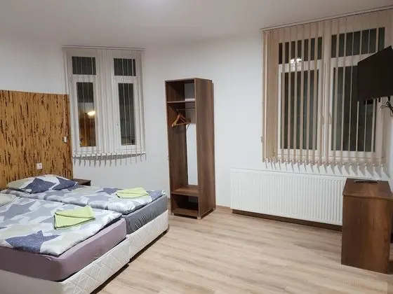 Basic Tek Büyük veya İki Ayrı Yataklı Oda