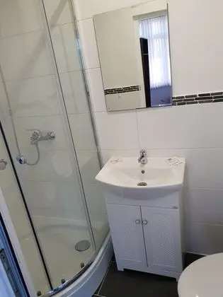 Basic Tek Büyük veya İki Ayrı Yataklı Oda