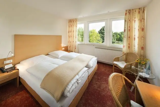 Büyük Yataklı Tek Kişilik Oda