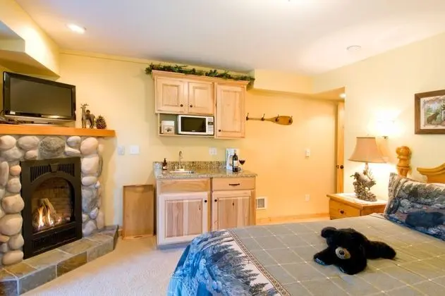 Luxury Oda, 1 Büyük (Queen) Boy Yatak, Özel Banyo, Nehir Manzaralı (Black Bear Suite)