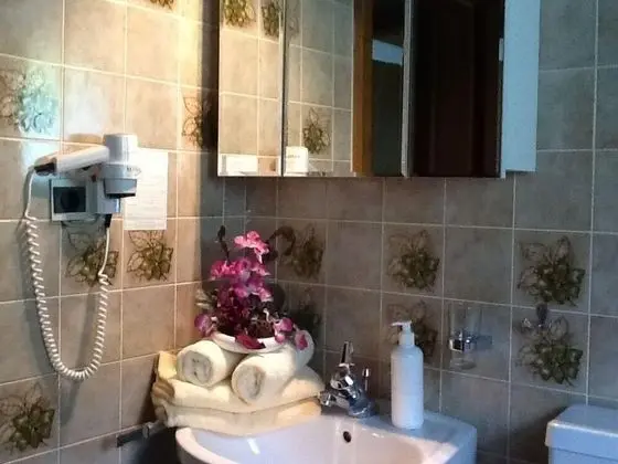 Üç Kişilik Oda