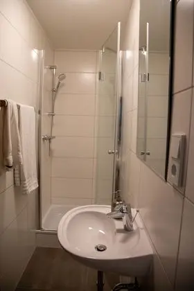 Basic Tek Büyük Yataklı Oda