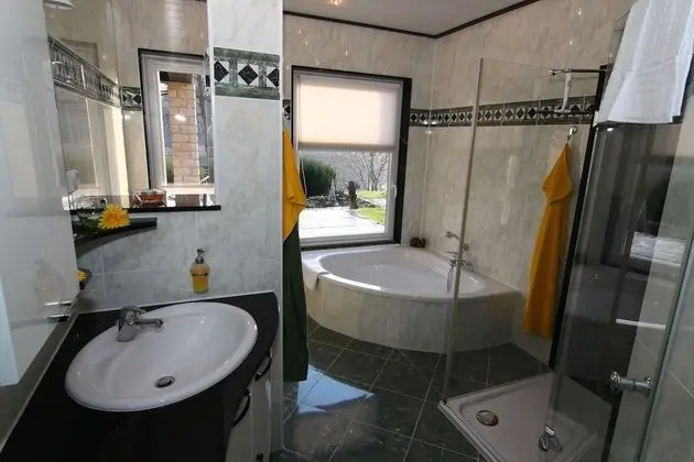 Ev, Özel Banyo, Göl Manzaralı (Haus Kathrin)