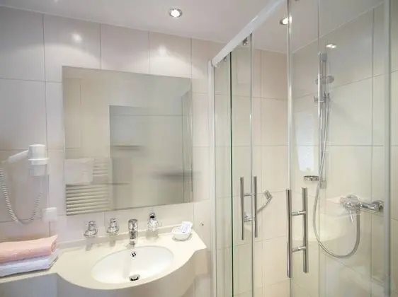 Basic Tek Büyük Yataklı Oda