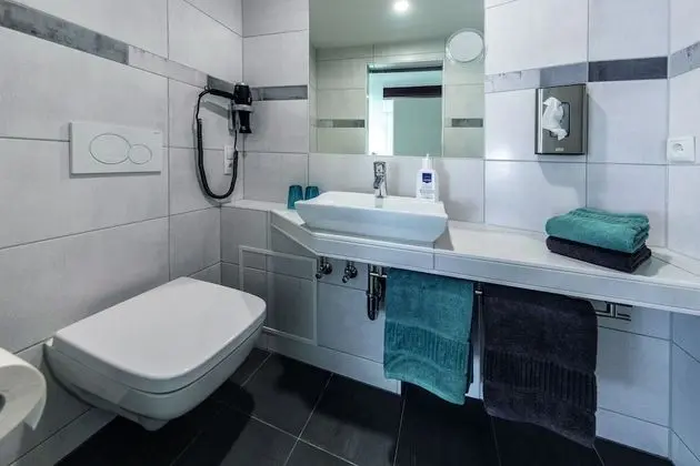 Business Tek Büyük veya İki Ayrı Yataklı Oda