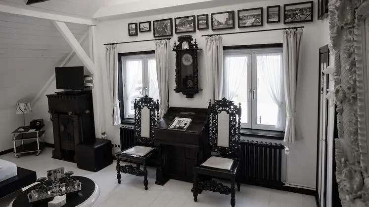 Oda (Schwarz-Weiss-Zimmer)