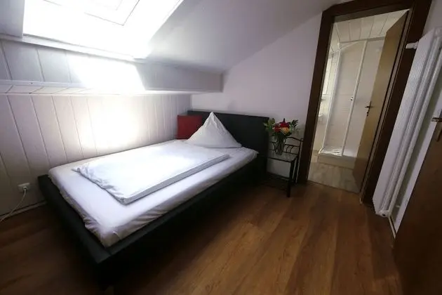 Basic Oda, 1 Tek Kişilik Yatak