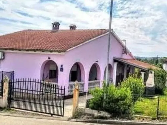 Ev (Four Bedroom Holiday Home with Terrac)