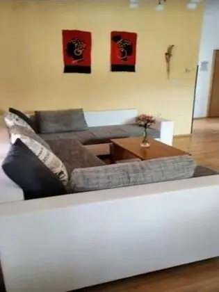 Ev (Four Bedroom Holiday Home with Terrac)