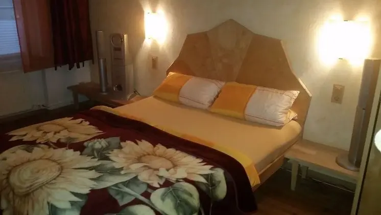 Tek Büyük Yataklı Oda (Westzimmer)