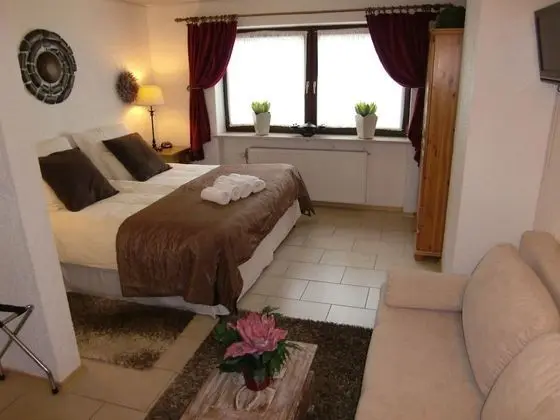 Family Oda (Small Family Room)