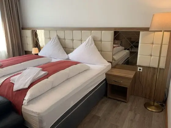 Economy Tek Büyük Yataklı Oda (Deluxe)