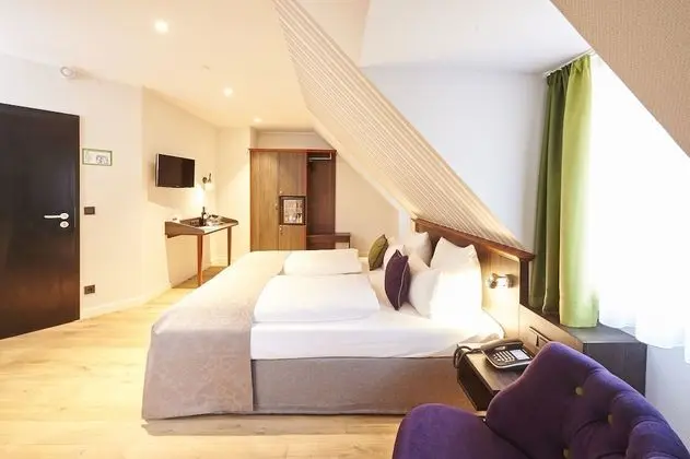 Comfort Tek Büyük Yataklı Oda