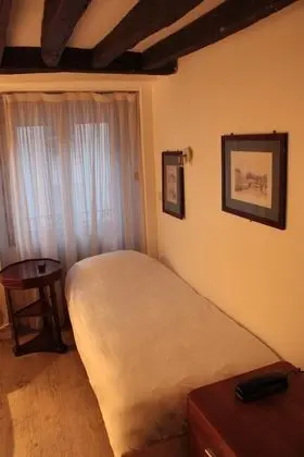 Üç Kişilik Oda