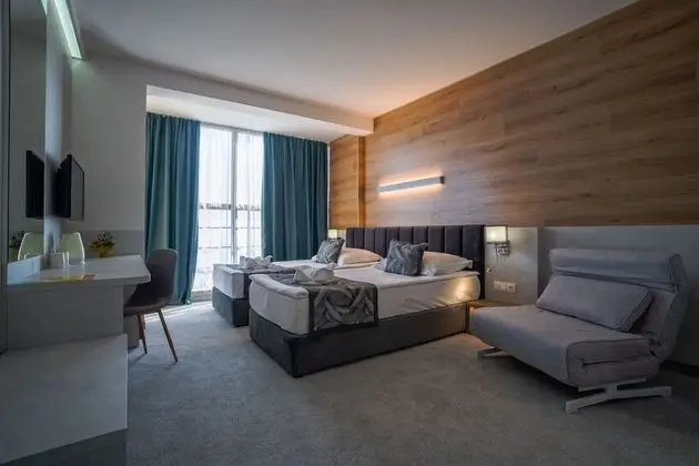 Tek Büyük veya İki Ayrı Yataklı Oda, Balkon, Deniz Manzaralı
