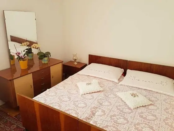 Tek Büyük Yataklı Oda, Ortak Banyo (1)