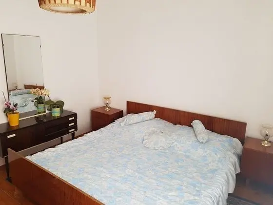 Tek Büyük Yataklı Oda, Ortak Banyo (1)
