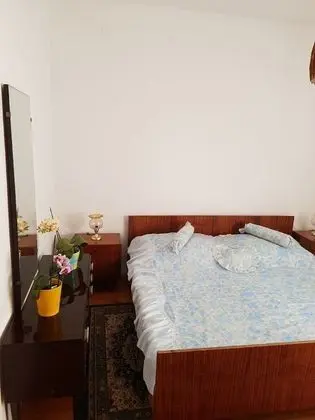 Tek Büyük Yataklı Oda, Ortak Banyo (2)
