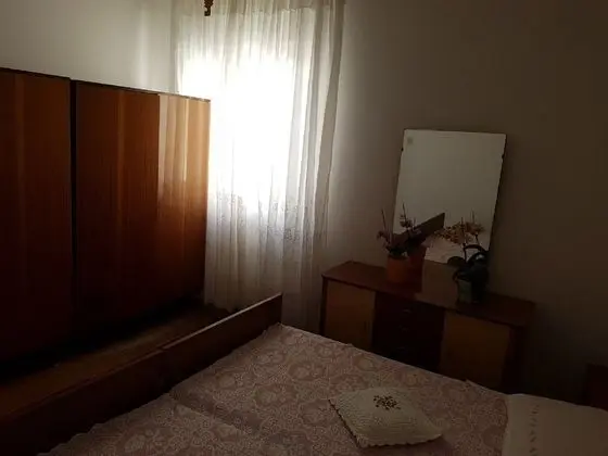 Tek Büyük Yataklı Oda, Ortak Banyo (2)