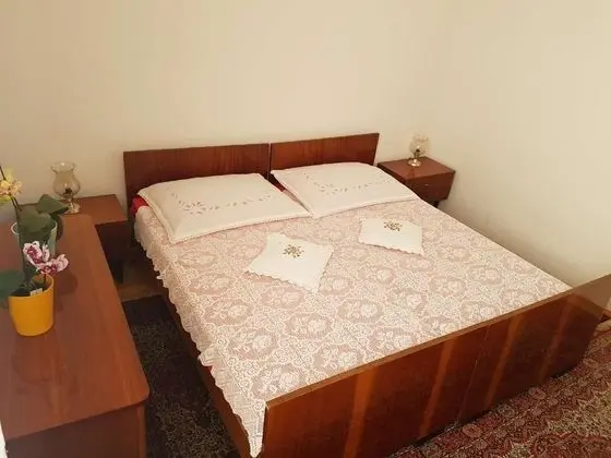 Tek Büyük Yataklı Oda, Ortak Banyo (2)