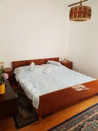 Tek Büyük Yataklı Oda, Ortak Banyo (2)