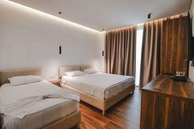 Üç Kişilik Oda, Deniz Manzaralı