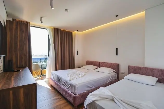 Üç Kişilik Oda, Deniz Manzaralı