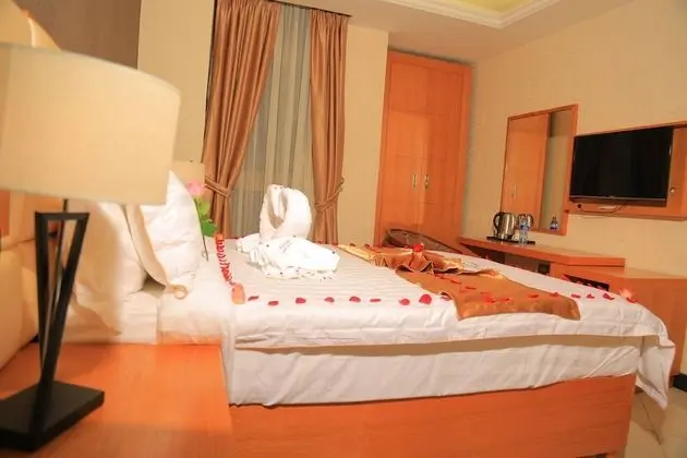 Superior Tek Büyük Yataklı Oda, Balkon, Şehir Manzaralı