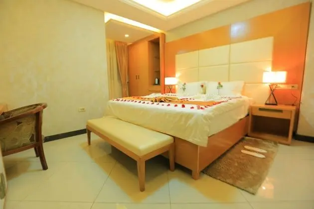 Superior Tek Büyük Yataklı Oda, Balkon, Şehir Manzaralı