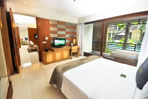 Süit, 2 Yatak Odası, Balkon, Havuz Manzaralı