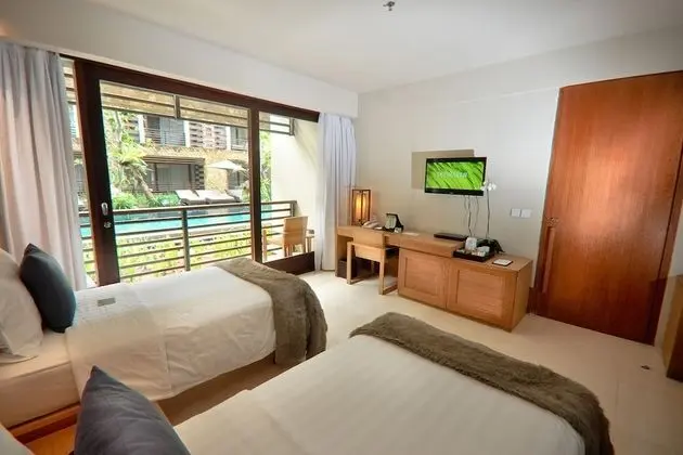 Süit, 2 Yatak Odası, Balkon, Havuz Manzaralı