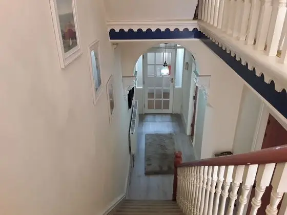 Tek Büyük Yataklı Oda, Ortak Banyo
