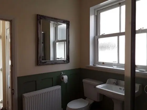Tek Büyük Yataklı Oda, Ortak Banyo