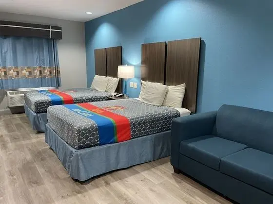Oda, 2 Büyük (Queen) Boy Yatak, Buzdolabı ve Mikrodalga