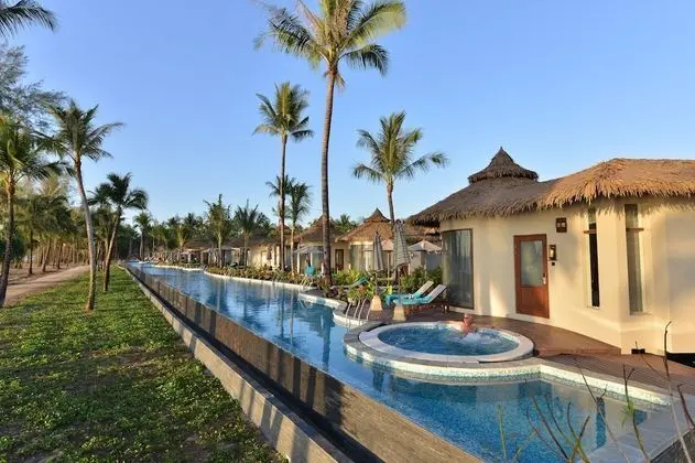 Oceanfront Jacuzzi Villa (Adults Only)
