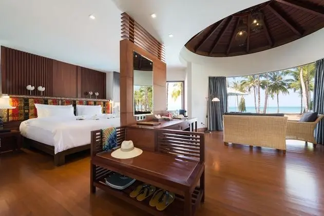 Oceanfront Jacuzzi Villa (Adults Only)