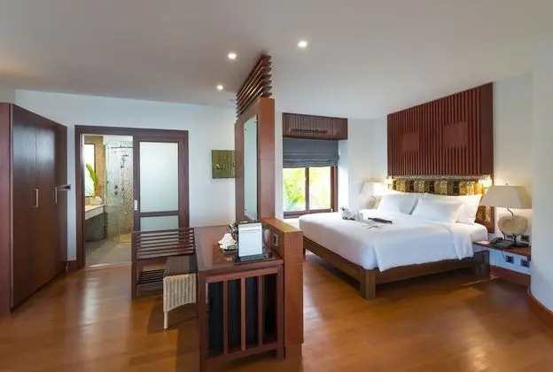 Oceanfront Jacuzzi Villa (Adults Only)