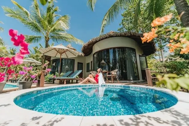 Oceanfront Jacuzzi Villa (Adults Only)