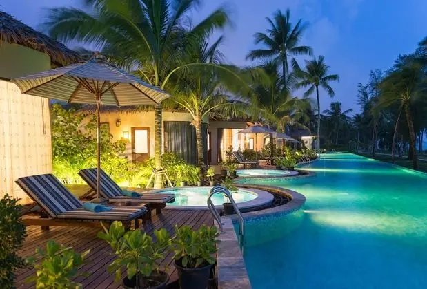 Oceanfront Jacuzzi Villa (Adults Only)
