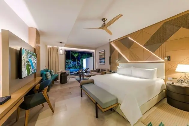 Romance Junior Suite Swim-Out Partial Ocean View