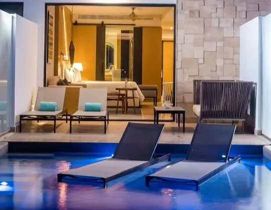 Romance Junior Suite Swim-Out Partial Ocean View