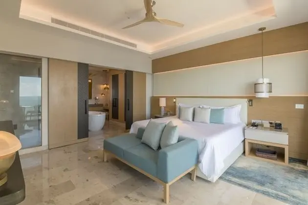 Serenity Club, One Bedroom, Master Suite, Ocean Front