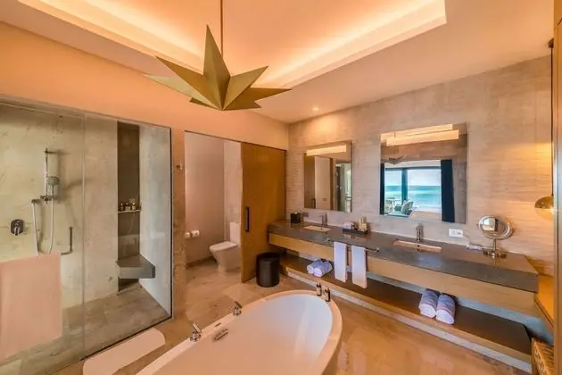 Serenity Club, One Bedroom, Master Suite, Ocean Front