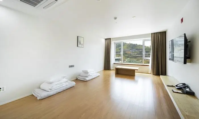 Standard Ondol Mountain [Free Warm Pool, Risabu Cruise Weekday KRW9900, Cable Car KRW11800]