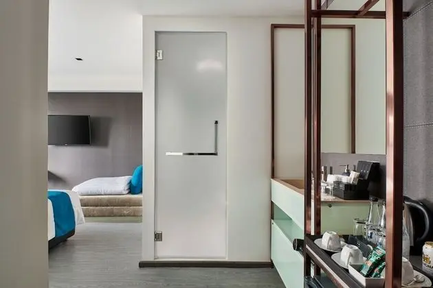 Executive Corner room
