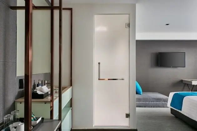 Executive Corner room