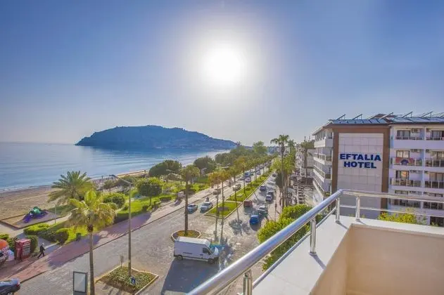 Dört Kişilik Oda, Deniz veya Kara Manzaralı, Balkonlu