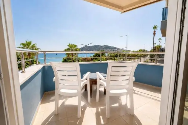 Dört Kişilik Oda, Deniz veya Kara Manzaralı, Balkonlu