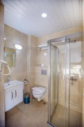 Standart Oda, Deniz veya Kara Manzaralı, Balkonlu